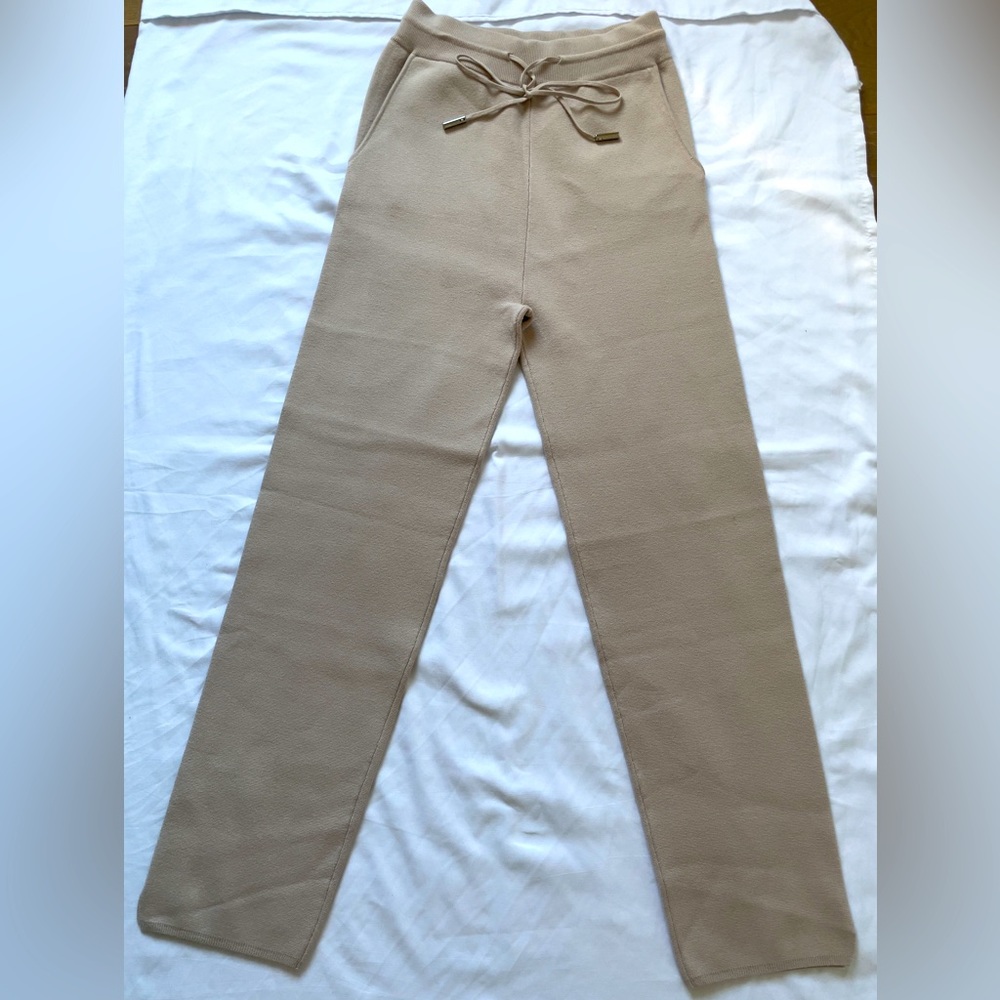 Soia & Kyo : Brand new Sweater Knit straight leg Pants